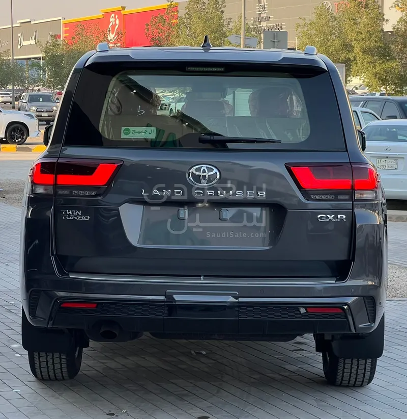 2025 تويوتا لاند كروزر جي اكس ار