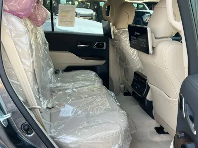 2025 تويوتا لاند كروزر جي اكس ار