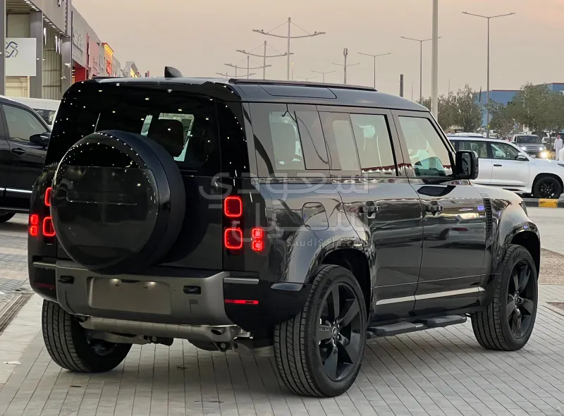 2025 لاند روفر ديفيندر اكس داينمك