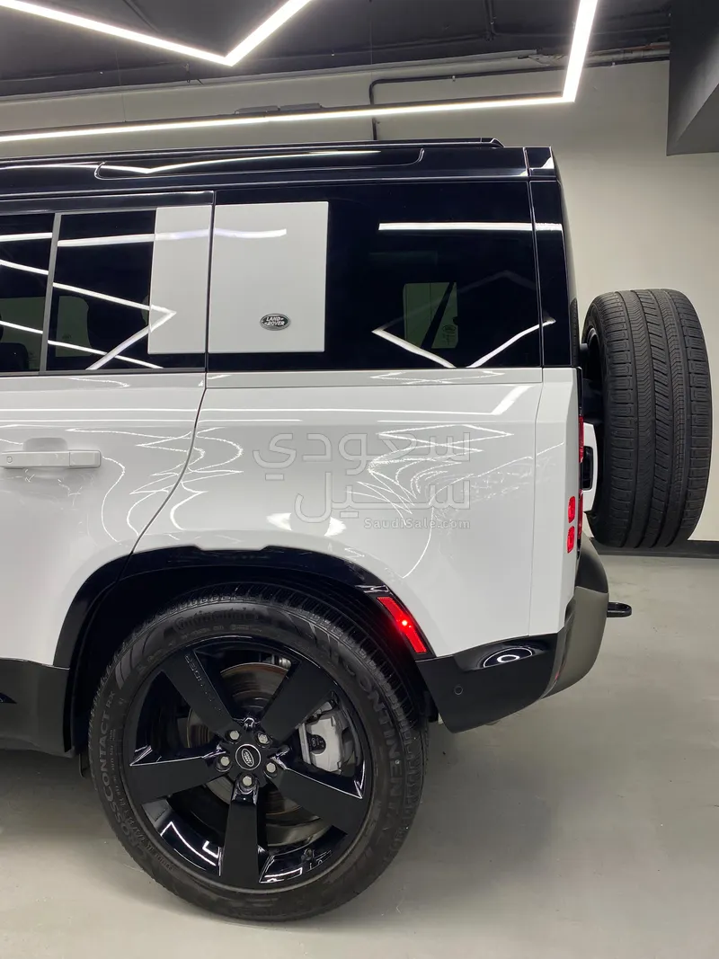 2024 Land Rover Defender 110