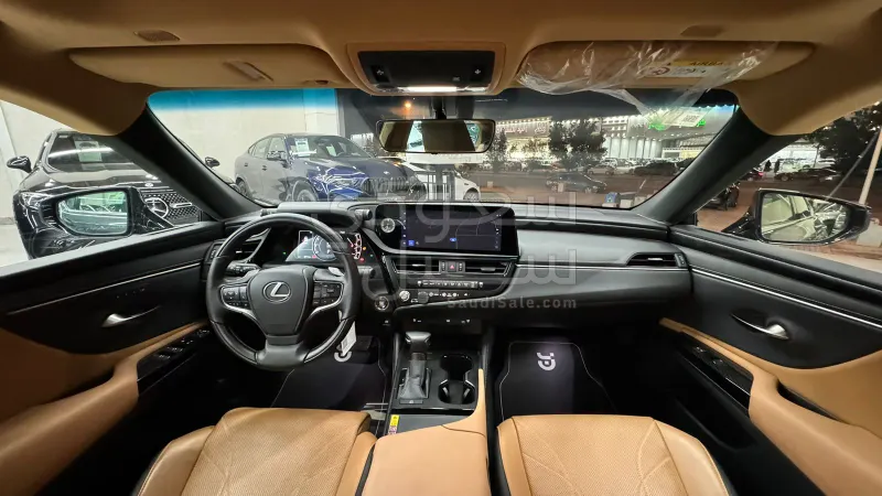 2023 لكزس إي إس 350