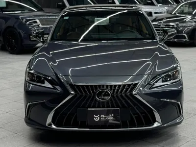 2023 لكزس إي إس 350