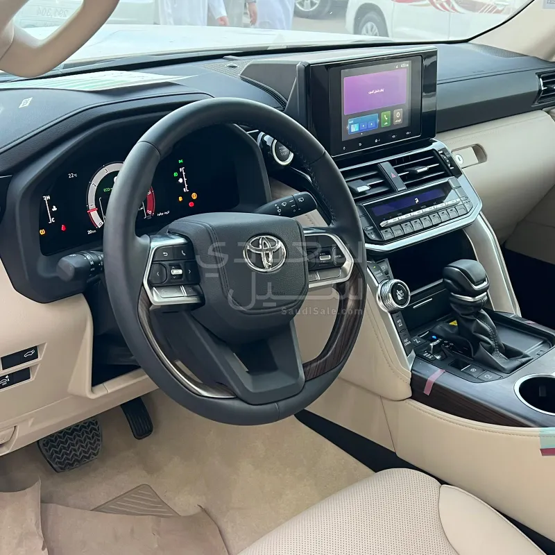 2025 تويوتا لاند كروزر جي اكس ار