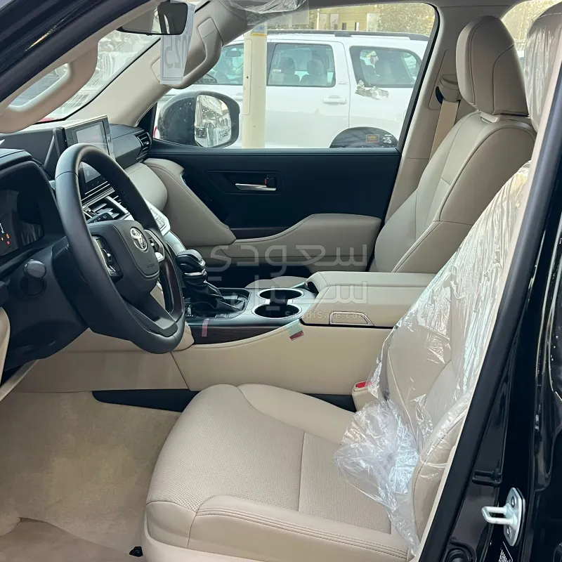 2025 تويوتا لاند كروزر جي اكس ار