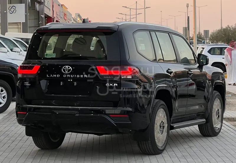 2025 تويوتا لاند كروزر جي اكس ار
