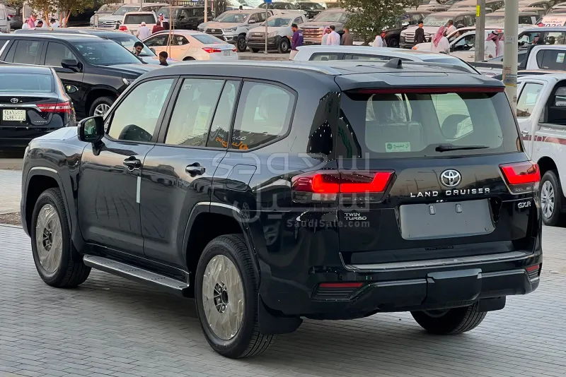 2025 تويوتا لاند كروزر جي اكس ار
