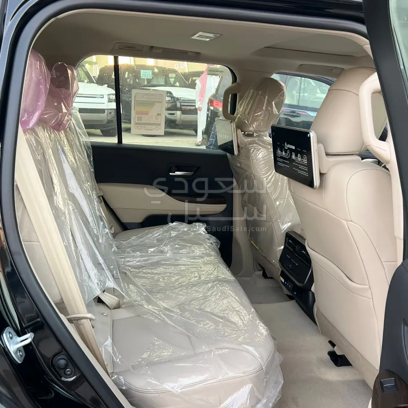 2025 تويوتا لاند كروزر جي اكس ار