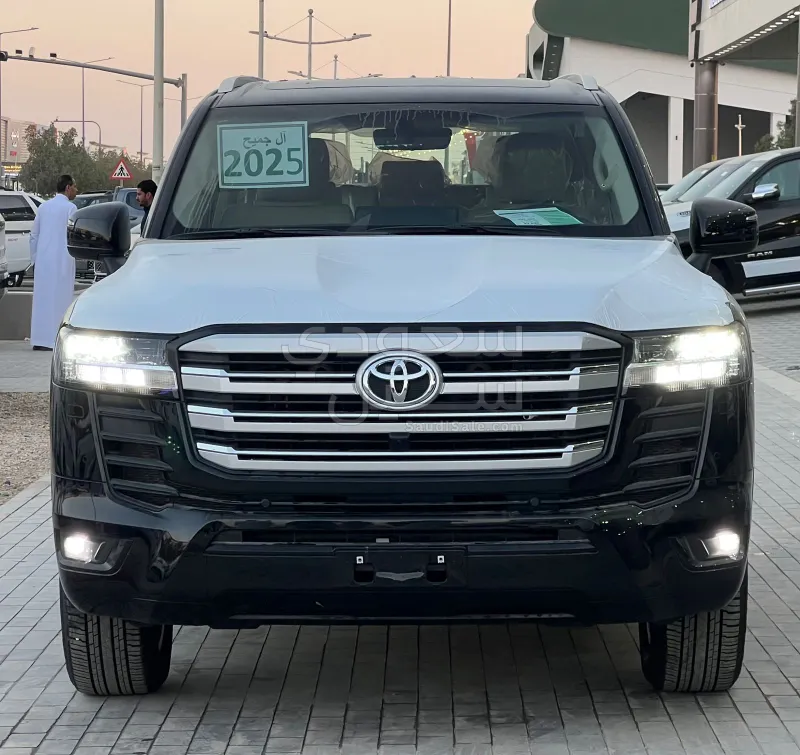 2025 تويوتا لاند كروزر جي اكس ار