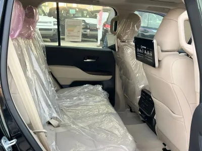 2025 تويوتا لاند كروزر جي اكس ار