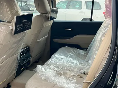 2025 تويوتا لاند كروزر جي اكس ار