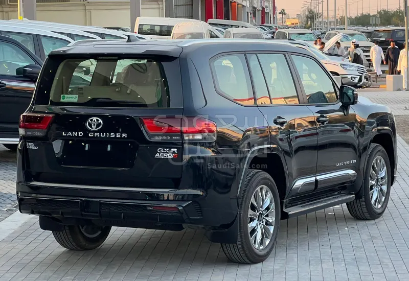 2025 تويوتا لاند كروزر جي اكس ار