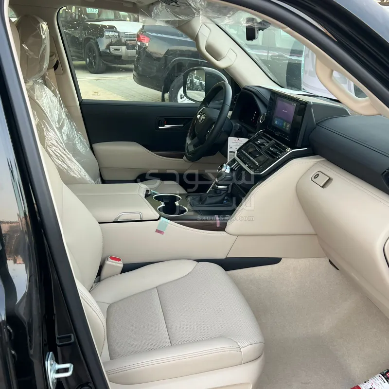 2025 تويوتا لاند كروزر جي اكس ار