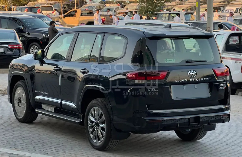 2025 تويوتا لاند كروزر جي اكس ار