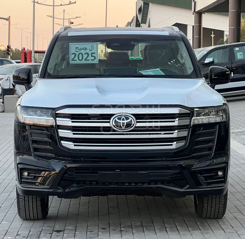 2025 تويوتا لاند كروزر جي اكس ار