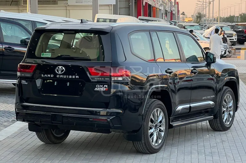 2025 تويوتا لاند كروزر جي اكس ار