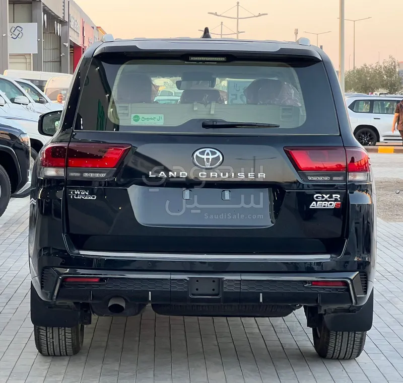 2025 تويوتا لاند كروزر جي اكس ار