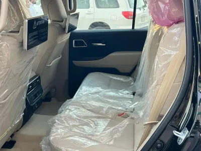 2025 تويوتا لاند كروزر جي اكس ار