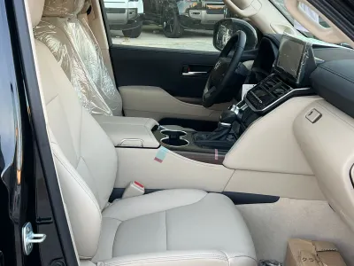 2025 تويوتا لاند كروزر جي اكس ار