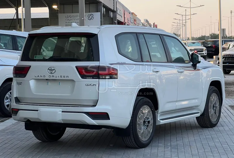 2025 تويوتا لاند كروزر جي اكس ار4