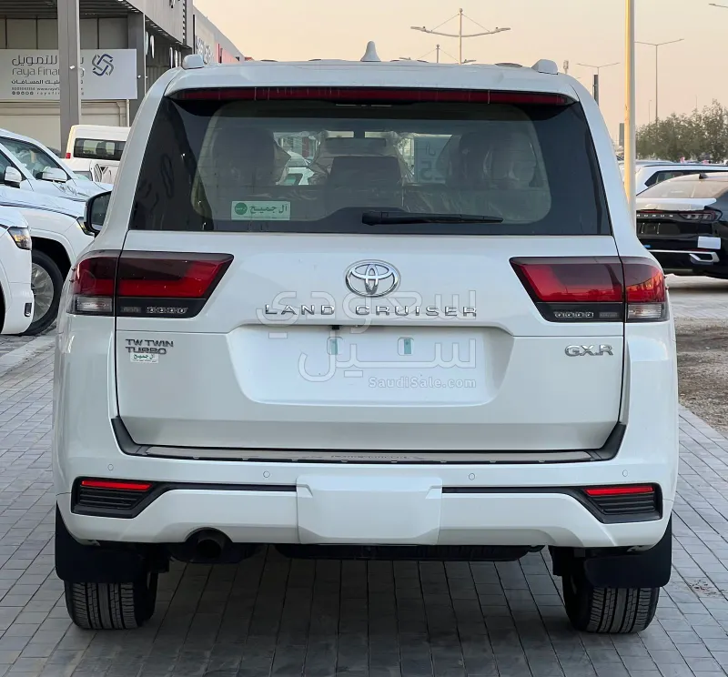 2025 تويوتا لاند كروزر جي اكس ار4