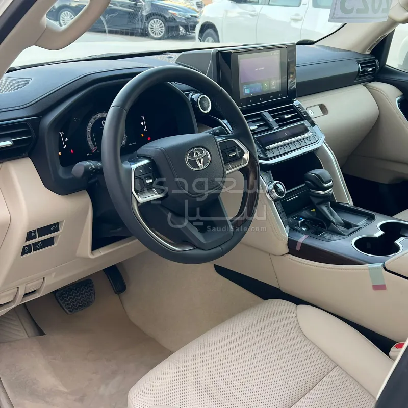 2025 تويوتا لاند كروزر جي اكس ار4