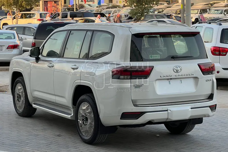 2025 تويوتا لاند كروزر جي اكس ار4