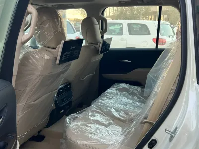 2025 تويوتا لاند كروزر جي اكس ار4