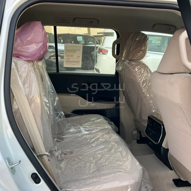 2025 تويوتا لاند كروزر جي اكس