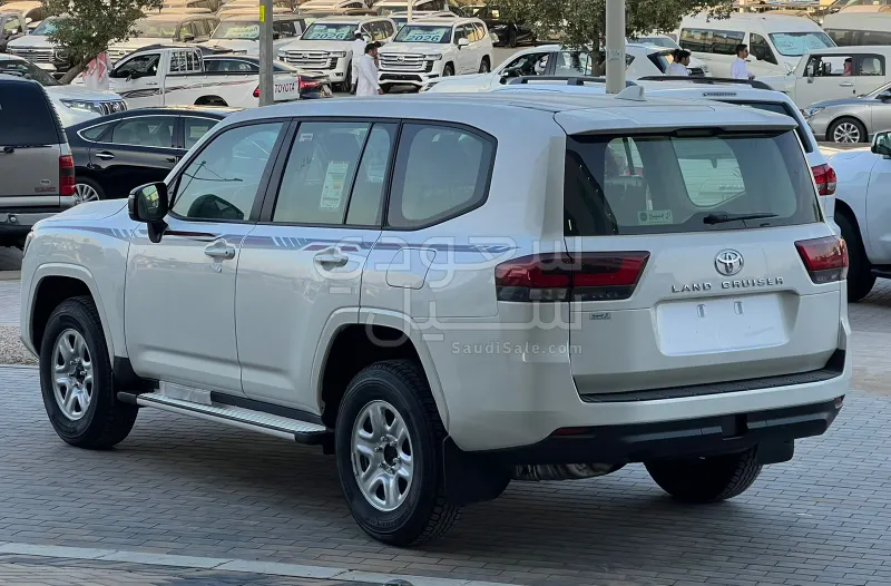 2025 تويوتا لاند كروزر جي اكس