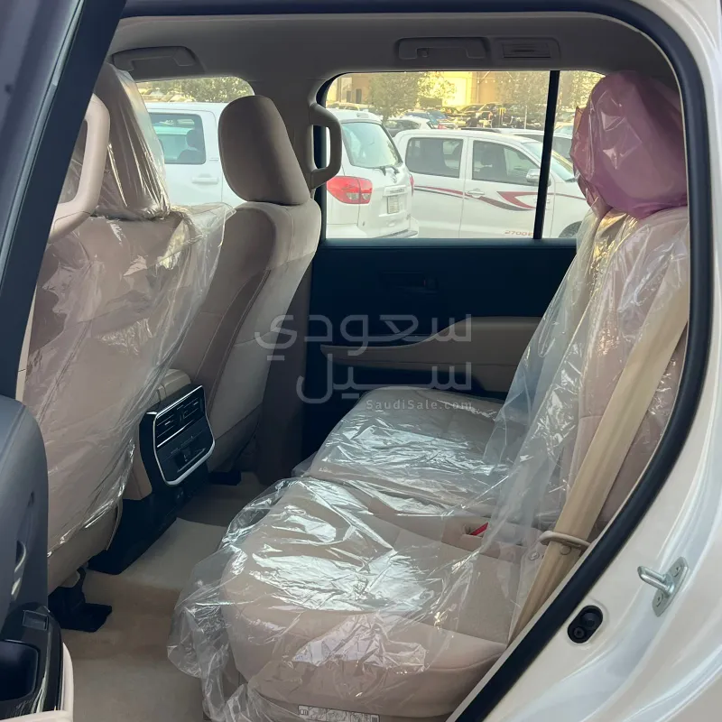 2025 تويوتا لاند كروزر جي اكس