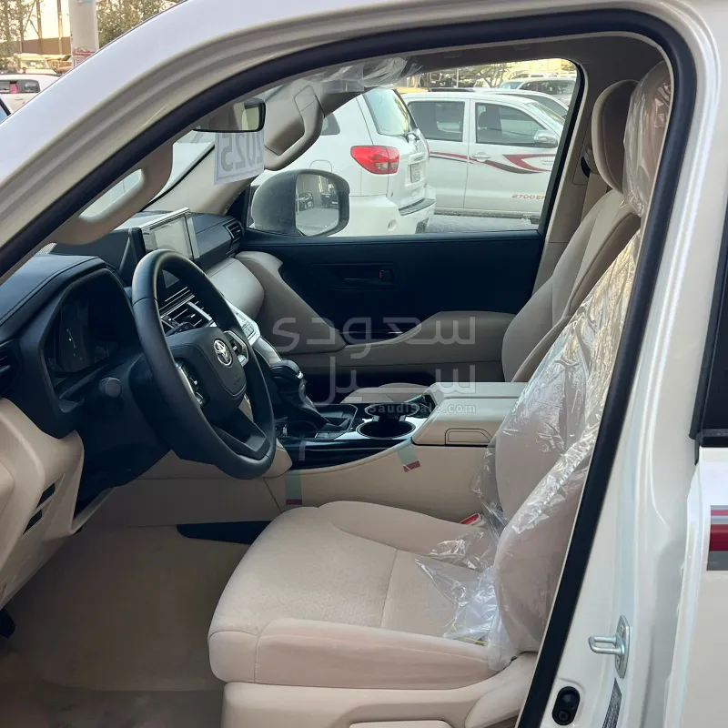 2025 تويوتا لاند كروزر جي اكس