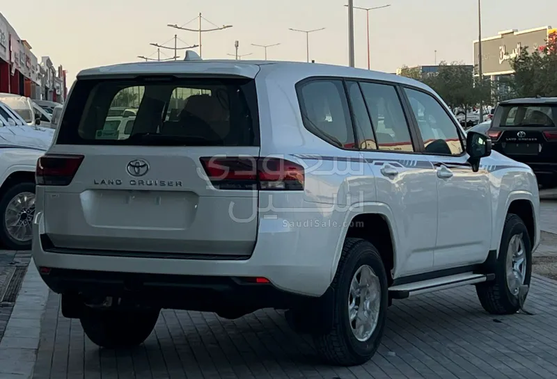 2025 تويوتا لاند كروزر جي اكس