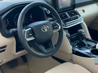 2025 تويوتا لاند كروزر جي اكس