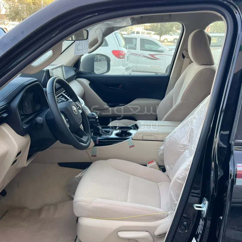 2025 تويوتا لاند كروزر جي اكس