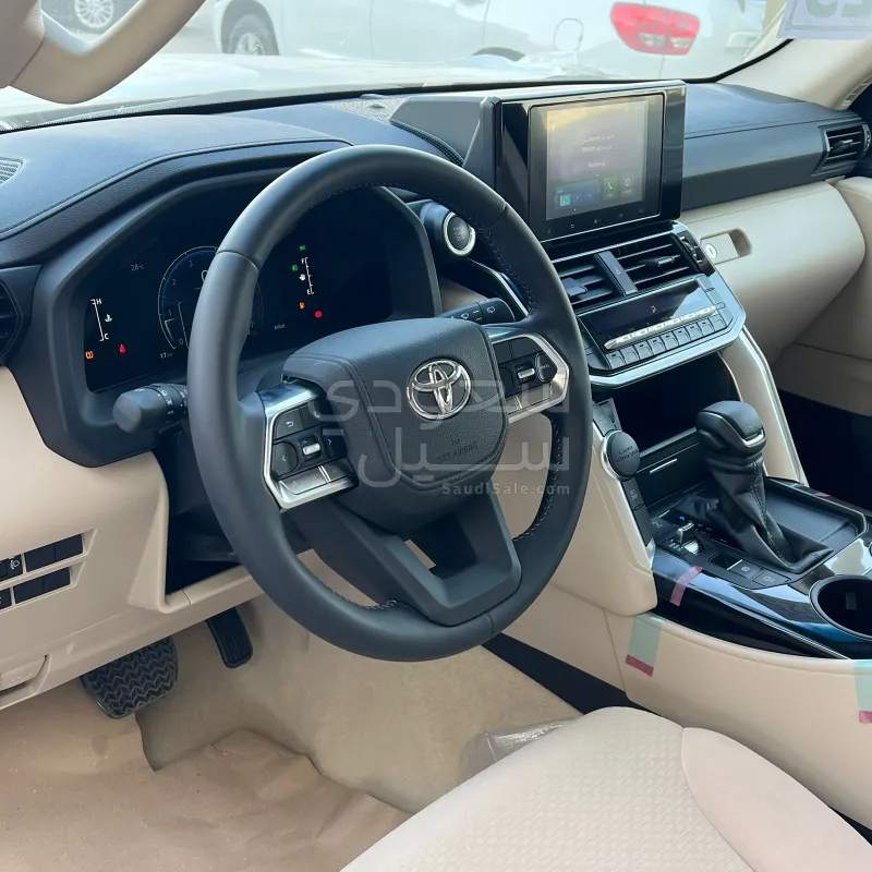 2025 تويوتا لاند كروزر جي اكس