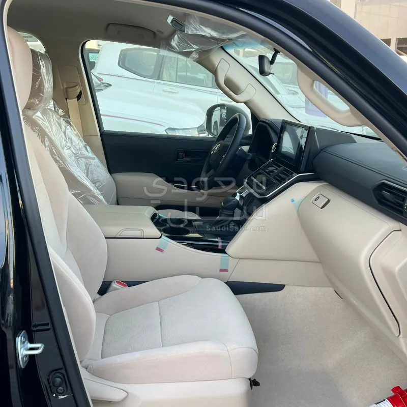 2025 تويوتا لاند كروزر جي اكس