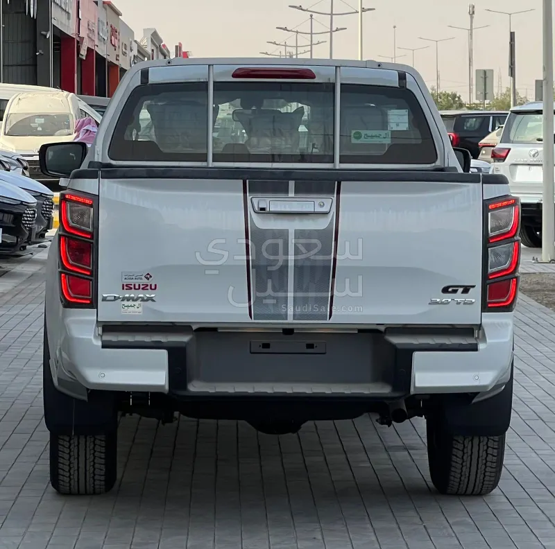 2026 ايسوزو بيكب غمارتين