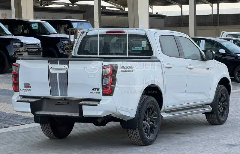 2026 ايسوزو بيكب غمارتين