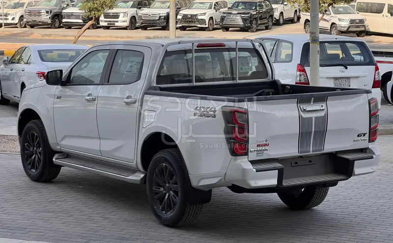 2026 ايسوزو بيكب غمارتين