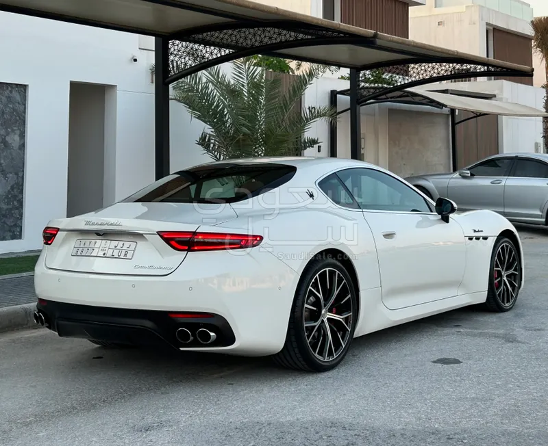 2024 مازيراتي جرانتوريزمو اس