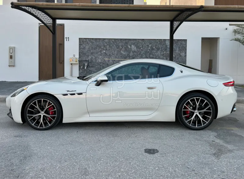 2024 مازيراتي جرانتوريزمو اس