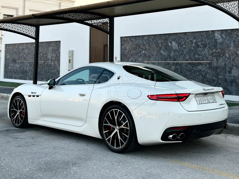 2024 مازيراتي جرانتوريزمو اس