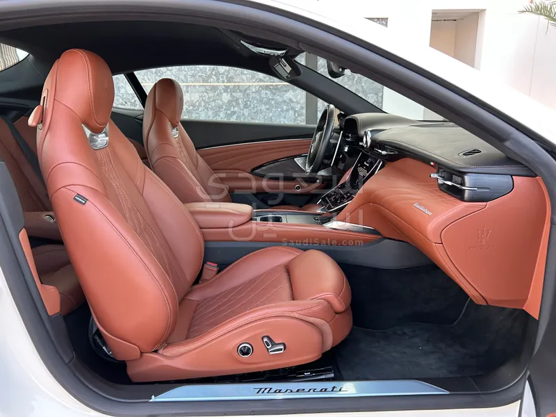 2024 مازيراتي جرانتوريزمو اس