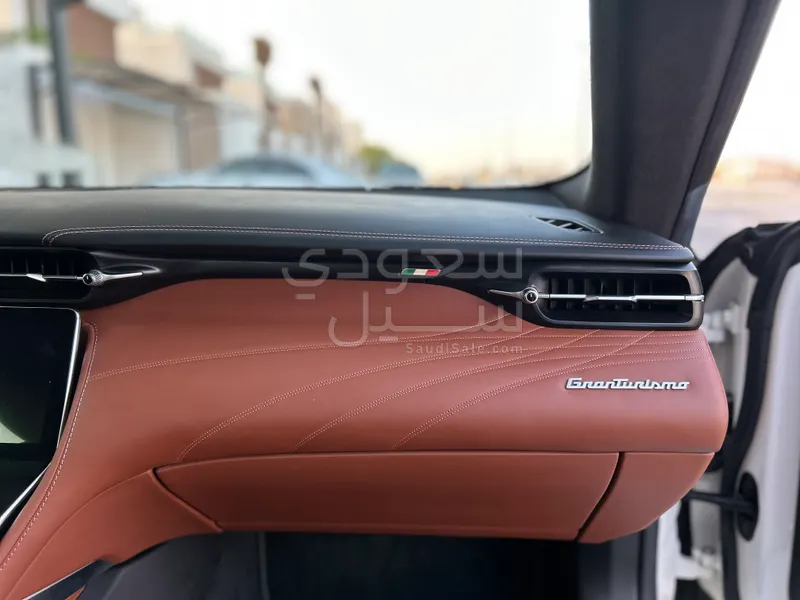 2024 مازيراتي جرانتوريزمو اس