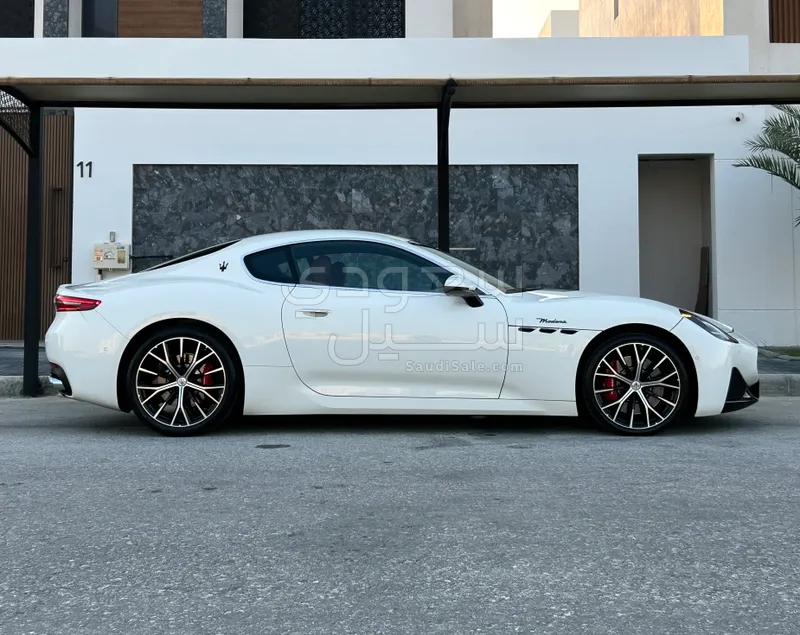 2024 مازيراتي جرانتوريزمو اس