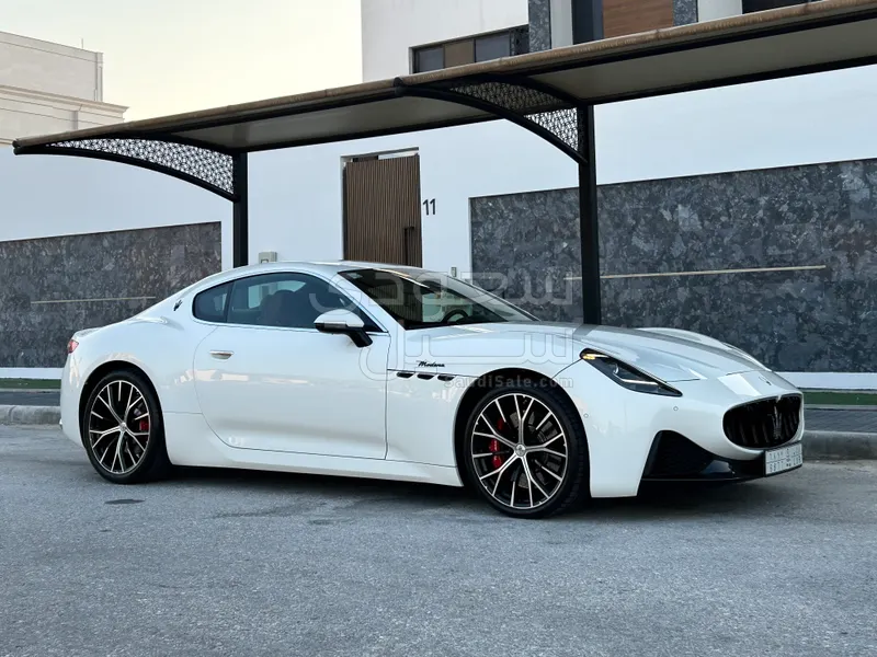 2024 مازيراتي جرانتوريزمو اس