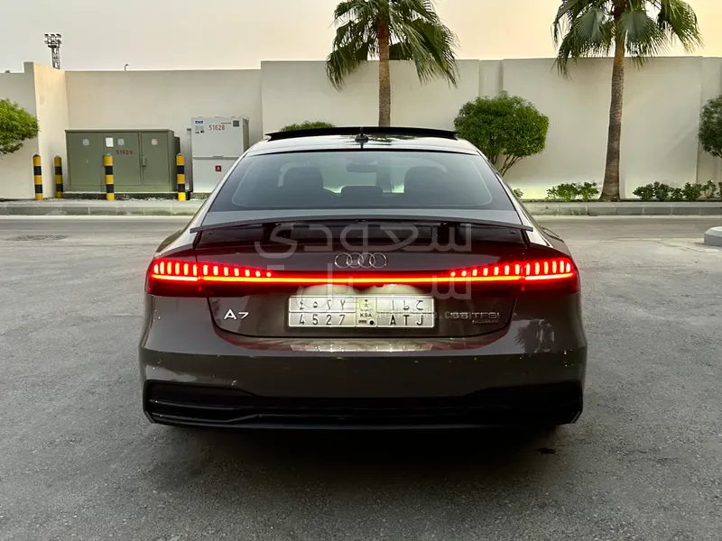 2023 اودي اي 7 55 تي اف اس اي