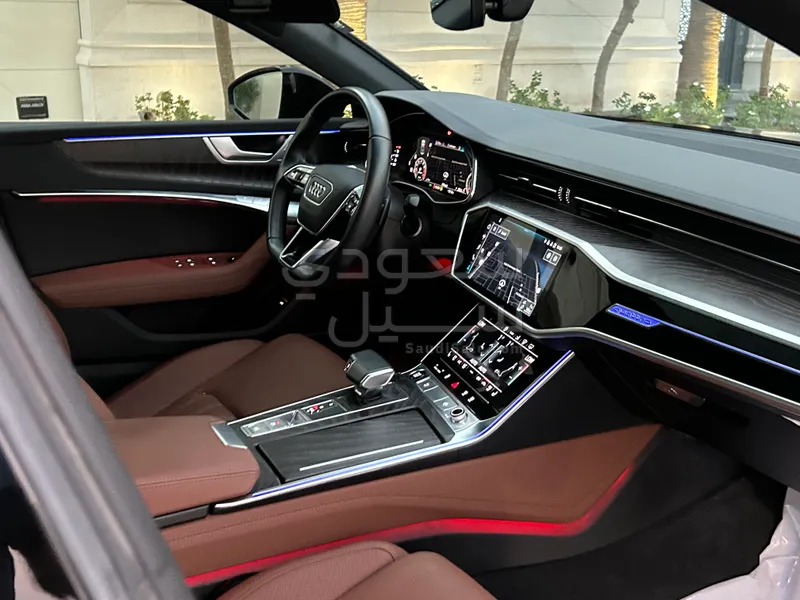 2023 اودي اي 7 55 تي اف اس اي