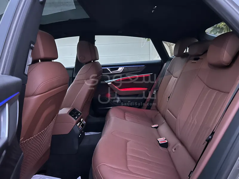 2023 اودي اي 7 55 تي اف اس اي