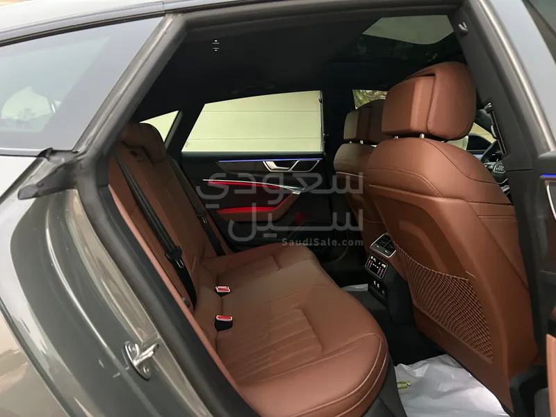 2023 اودي اي 7 55 تي اف اس اي